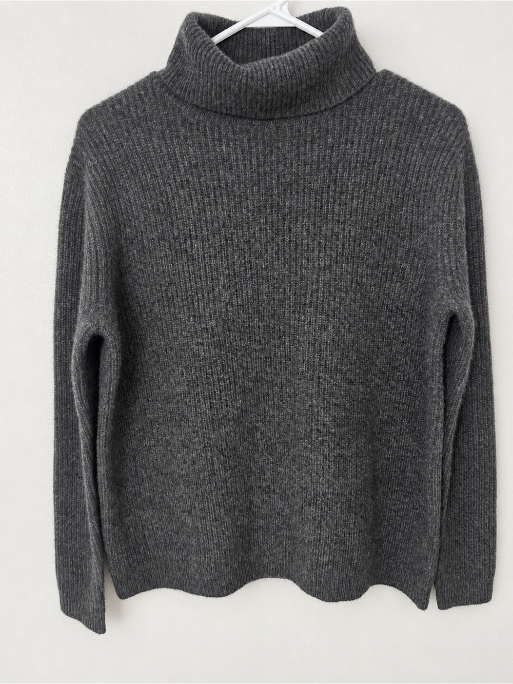 Quince Cashmere Fisherman Turtleneck Sweater, Heather Charcoal, size XS.